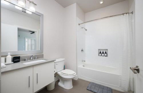 Comfy 2BR-Southtown Near Rvrwalk, Dome & Conv - Photo 5