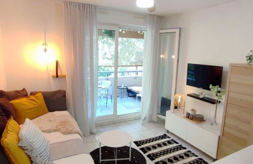 RAVAS Studio climatisé terrasse proche commerces - Photo 9