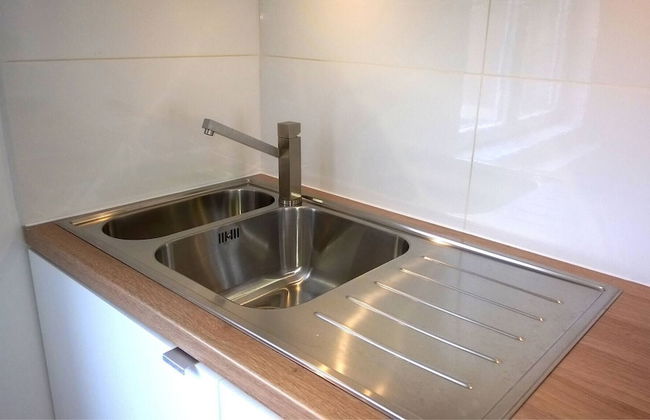 Almost White, Near Train, Metro N7688 - Foto 12