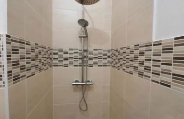 "Le Petit Paradis" au Centre Ville d'Oyonnax - Foto 16