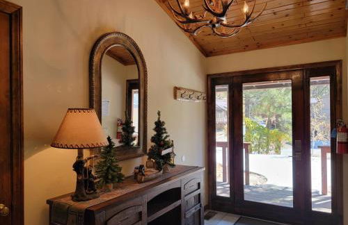 Four Seasons Getaway-Private Hot Spa with Pine Tree Views-Walk to Village and Pineknot Trailhead-Plus King Bed! - Photo 12