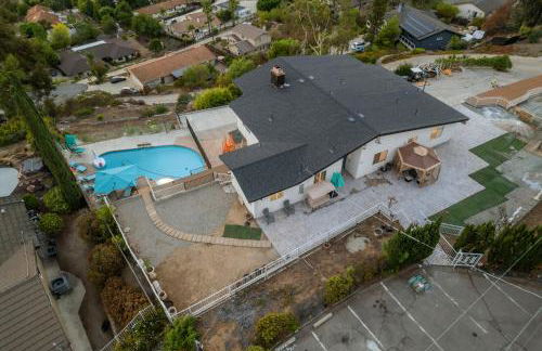 Entire Private Home with 4 Bedrooms 2 Bathrooms, Pool, View, 4 Parking, King Bed, Big Yard, Available Now - Foto 16