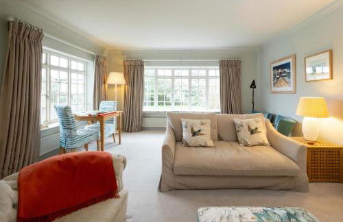 3 The Coastguards, Thorpeness - Only a stones throw from the Beach and very close to famous boating Meare, Country Club and Golf Club - Aldeburgh Coastal Cottages - Foto 16