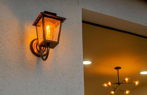 Casa Privativa 2 Quartos em Condomínio, Suite com Cama King e Closet, Quarto de Casal, Ar, Wi-Fi, Cozinha Completa e Garagem - Foto 35