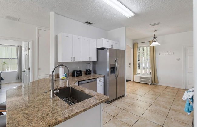 5/3 Pool Home Located in Sunset Ridge Community! - Foto 6