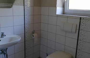 Ferienhaus Stein, TOP Monteurwohnung, sehr groß, 4 Einzelzimmer, Doppelzimmer, Übernachtung bis zu 8 Personen möglich - Foto 6