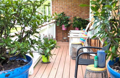 Charming Stone Mountain Studio Deck and No Steps - Foto 2