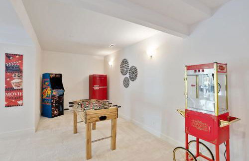 Cascadia Family Mansion, Hot Tub, Game Room, Gym! - Foto 17