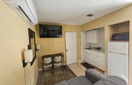 The Vacay Inn - Photo 10