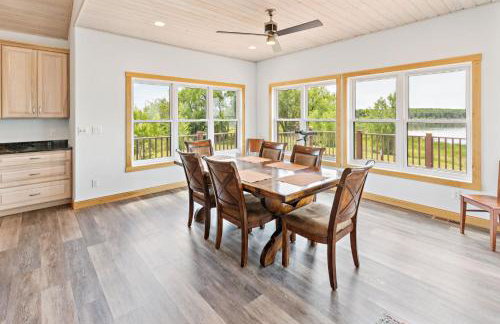 Lakeside 4BR Retreat Private, Peaceful & Scenic villa - Foto 19