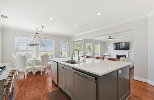 The Best of Lakeside Living - Luxury at its Finest - Photo 13