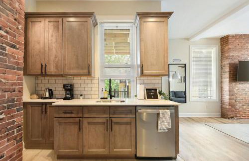 FREE Parking, Netflix in East Liberty By Parks and Uni - Foto 36