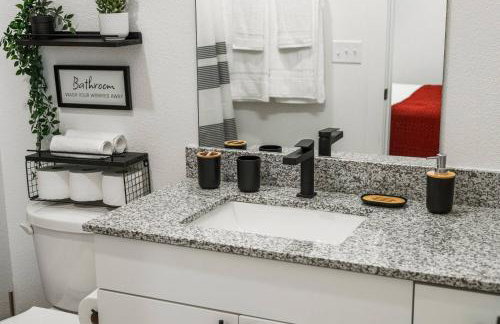 2Beds|2 Baths|Near Reunion & Aquarium|Free Parking - Foto 52