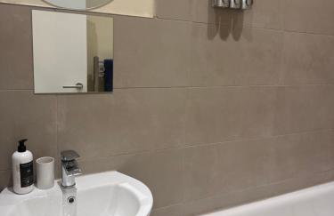 Cosy 2 bed flat, Wi-Fi Netflix, Free Parking - Foto 13