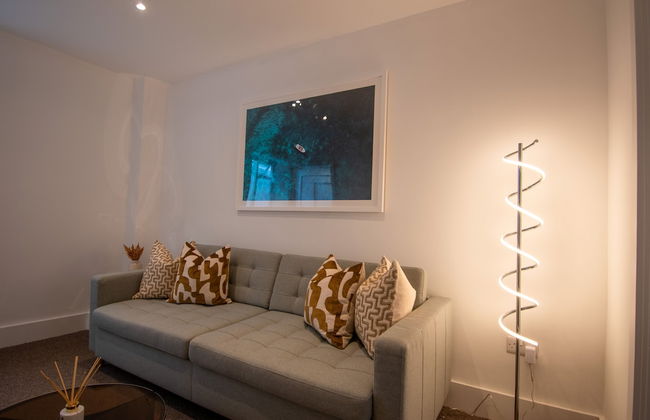 2 Bedroom Flats in Covent Garden - Photo 15