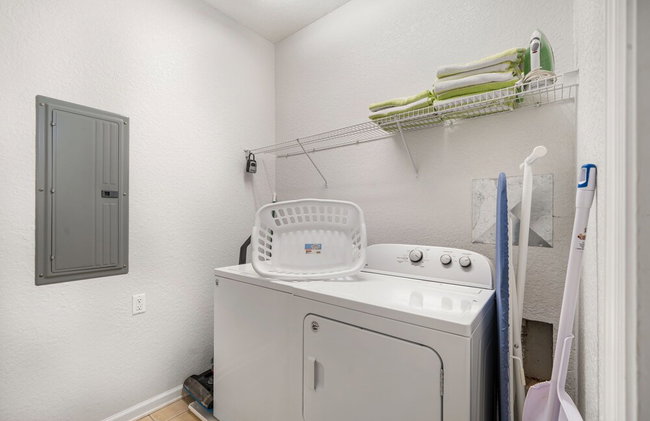 Beautiful LAKEVIEW Deluxe Condo Near Theme Parks - Photo 129