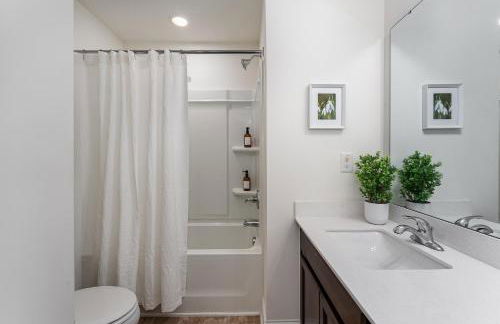 Stylish Getaway near Downtown Raleigh & Coastal Credit Music Park - Foto 3