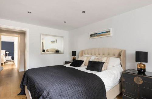 2 double bedroom large modern self contained apartment Free parking - Foto 28