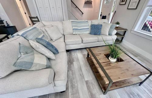 Luxury Waterfront Retreat with Hot Tub Near Acadia - Foto 13