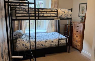 Spacious, sleeps 7, 2 baths, Central Saltash - Photo 28