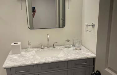 Main Street Farmhouse City Retreat by Hollyhock - Foto 19