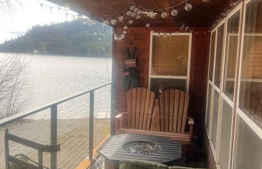 Twin Lakes Waterfront Retreat with Private Dock Fire Pit And Family Friendly Space - Foto 1