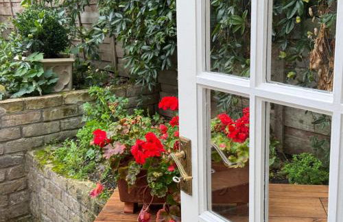 Homely 2 Levels Flat w Private Garden - Photo 18