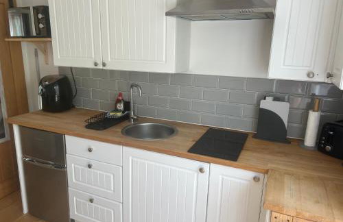 Unique Private Wood Cabin near Jurassic Coast in Dorset Countryside - Photo 7