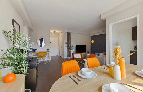 CASA Arlington Suite with Top-Tier Amenities & Parking - Foto 35