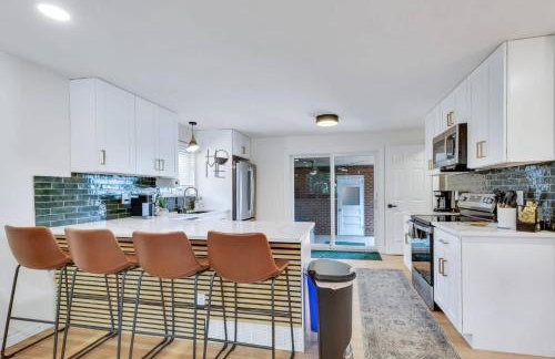 4BD Near DT | Hot Tub, Pingpong & Backyard Fun - Foto 5