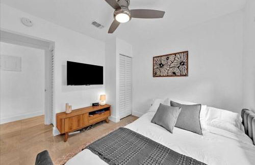 Sunny Days Getaway, 5BD Heated Pool Family Home! - Foto 32