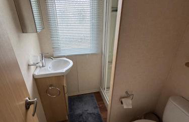 Serenity 2 and Serenity 1 Central lounge sleeps 6 3 bedrooms with 2 bathroom - Foto 22