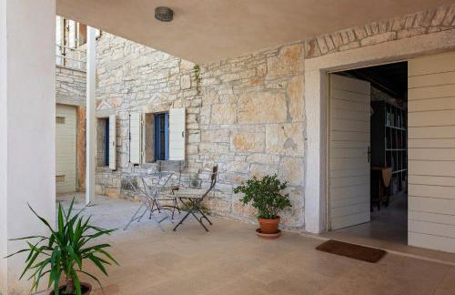 Beautiful restored farmhouse with private pool and gardens - Foto 27