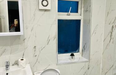 Beautiful and Homely 3 Bed House With FREE Parking So Close To Man City and City Centre - Foto 32