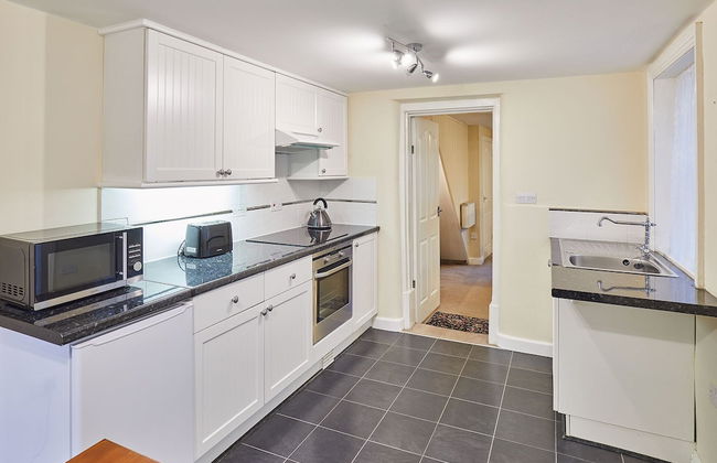 Host Stay Lavender Cottage - Photo 6