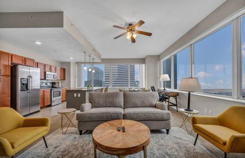 Luxury 21st Floor Penthouse | Great Downtown VIEWS - Photo 11