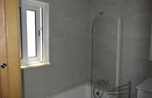 MORADIA NOVA E COMPLETA A 350 MTRS. PRAIA - Foto 17