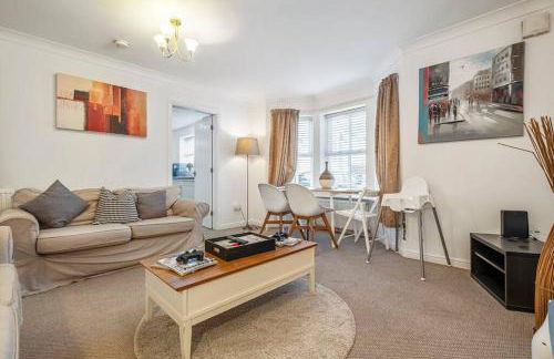 Spacious Apartment with Parking! - Photo 6