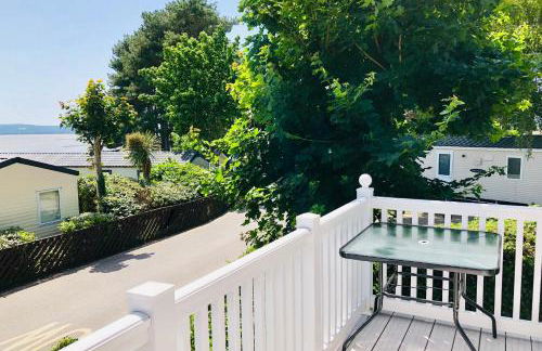 Family Seaside Retreat Private Stay at 5-Star Rockley Holiday Park Poole - Photo 6