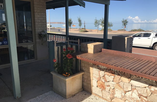 Shark Bay Seafront Apartments - Photo 3