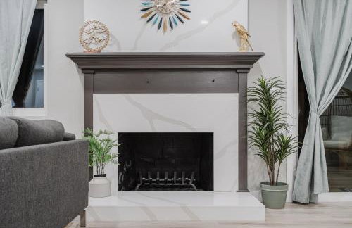 Entire Private Home with 3 Bedrooms 2 Bathrooms, Hot Tub, Garage, King Bed, Available Now - Foto 58