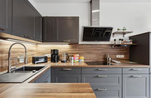 Stylish & Relaxing Penthouse ~ Workspace ~ Parking - Foto 36