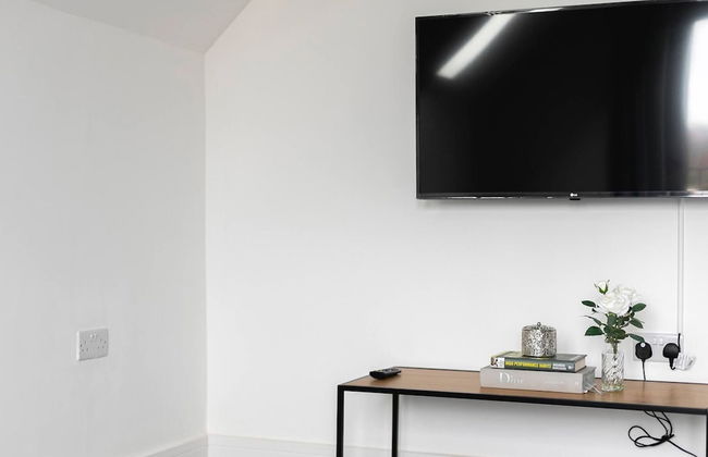 Skyvillion -vineyard Court- Enfield 1bed With Balcony - Photo 8