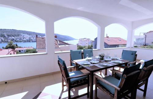 Villa Mendula Trogir - Luxury villa by the beach - heated pool - lush green garden - Photo 42