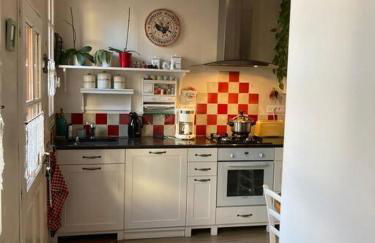 La Maison du Donjon - Gites de 8 personnes, parking privé avec jardin terrasse - Foto 20