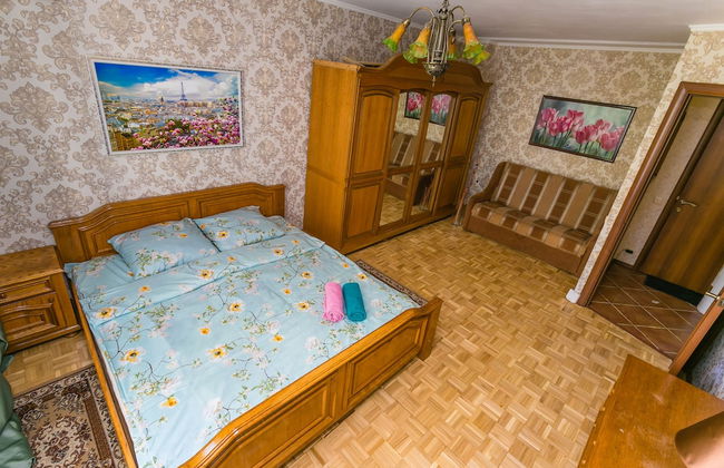 Apartment on Tryokhgorny Val - Photo 3