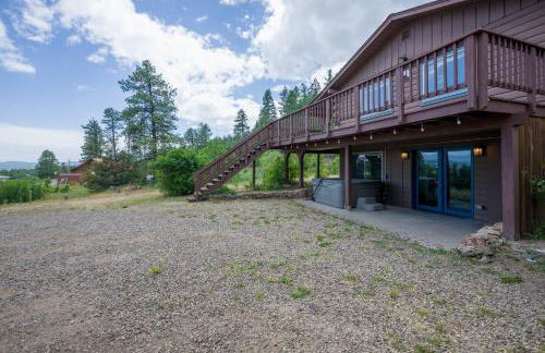 Hot Tub + Views | Cozy Retreat - Foto 54