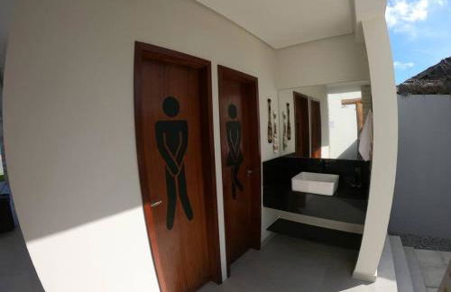 Piscina aquecida, 5 suítes e pé na areia com vista espetacular!! - Photo 12