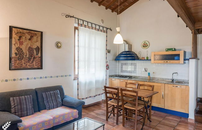 Laurel apt With Shared Pool - Photo 4