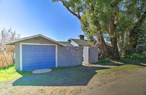 Lakefront Sanctuary with Mount Konocti Views - Foto 24